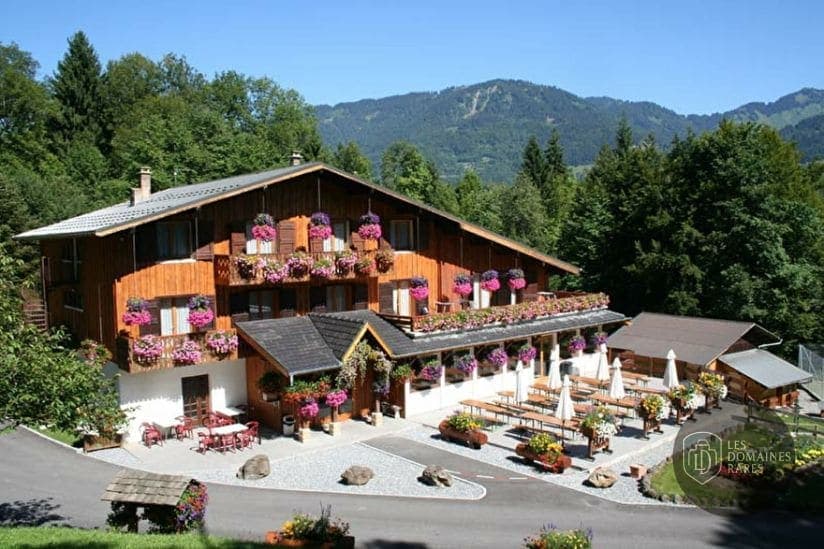 Vue extérieure du domaine Le Sauvageon en Auvergne-Rhône-Alpes