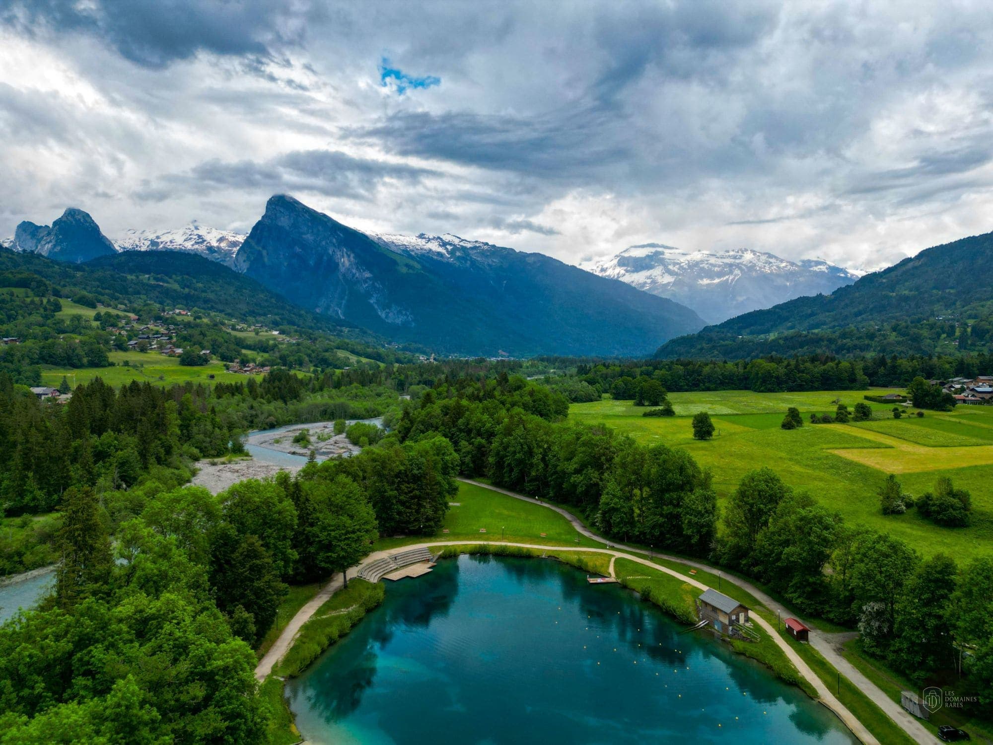Vue extérieure du domaine Le Sauvageon en Auvergne-Rhône-Alpes