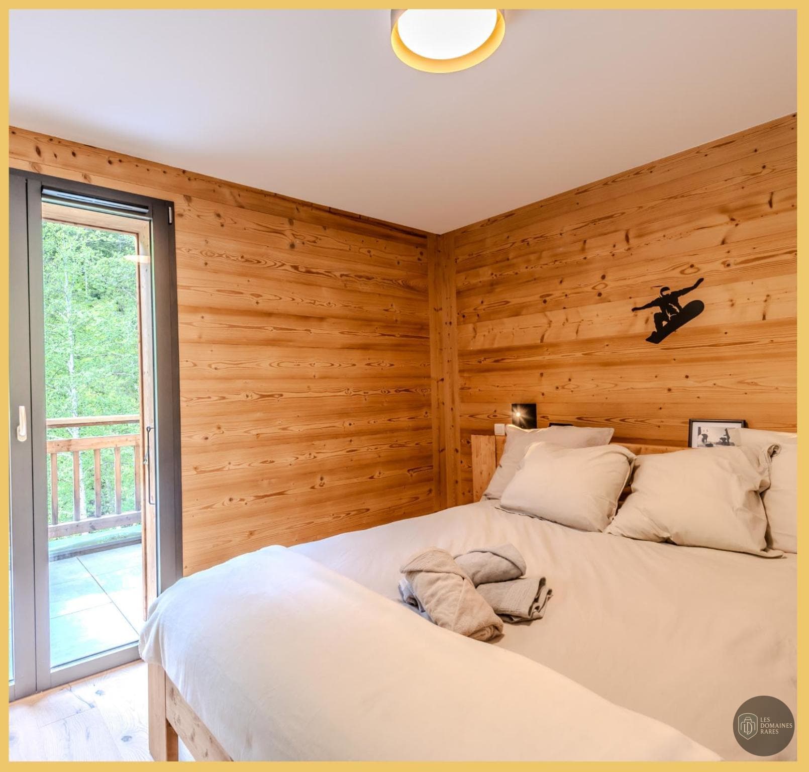 Chambre du lieu Le Solaris en Île-de-France - séminaire paris france coordonnées gps latitude : 48.868712