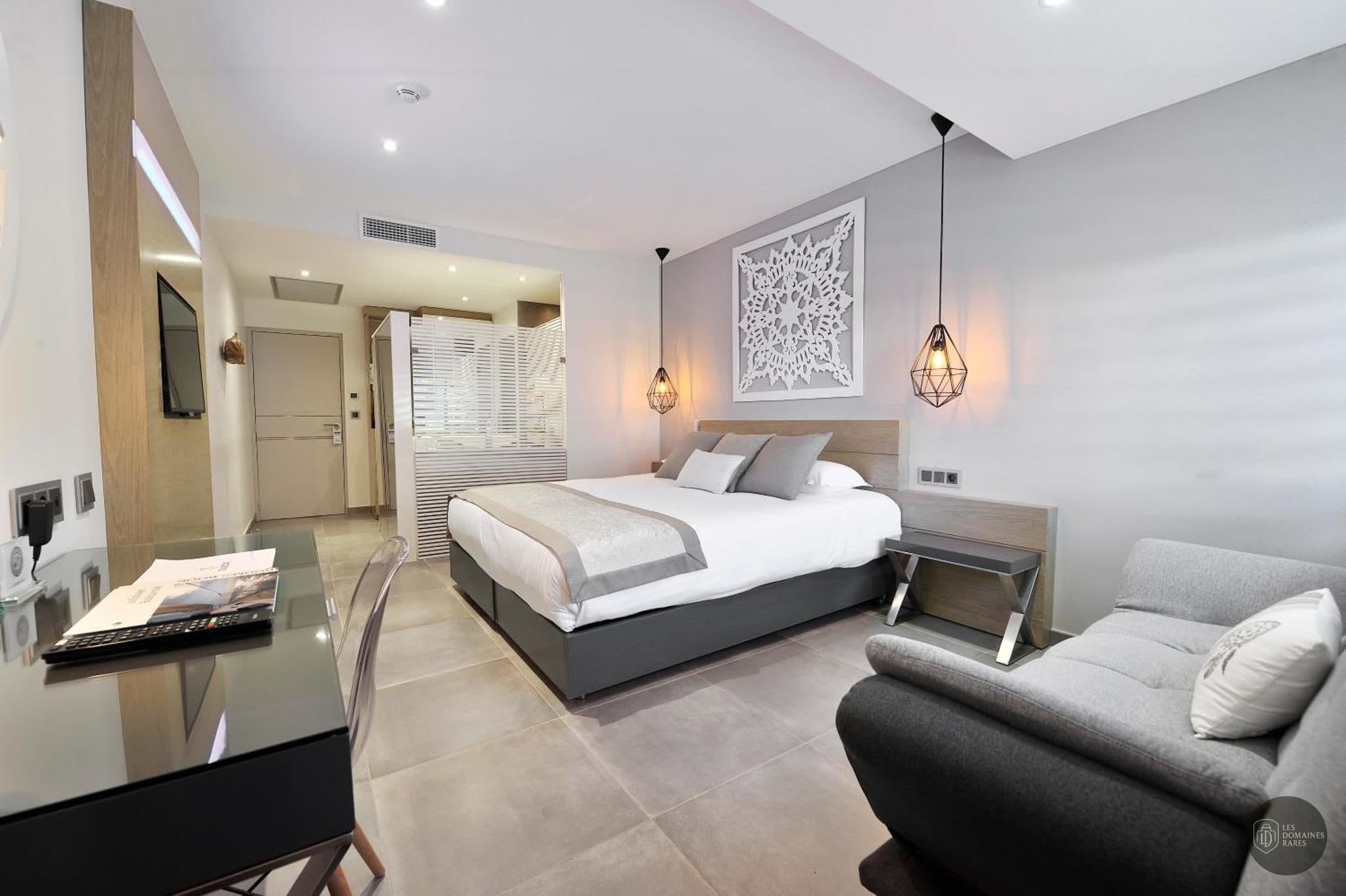 Chambre de l'hôtel Le Spinaker à Le en Occitanie