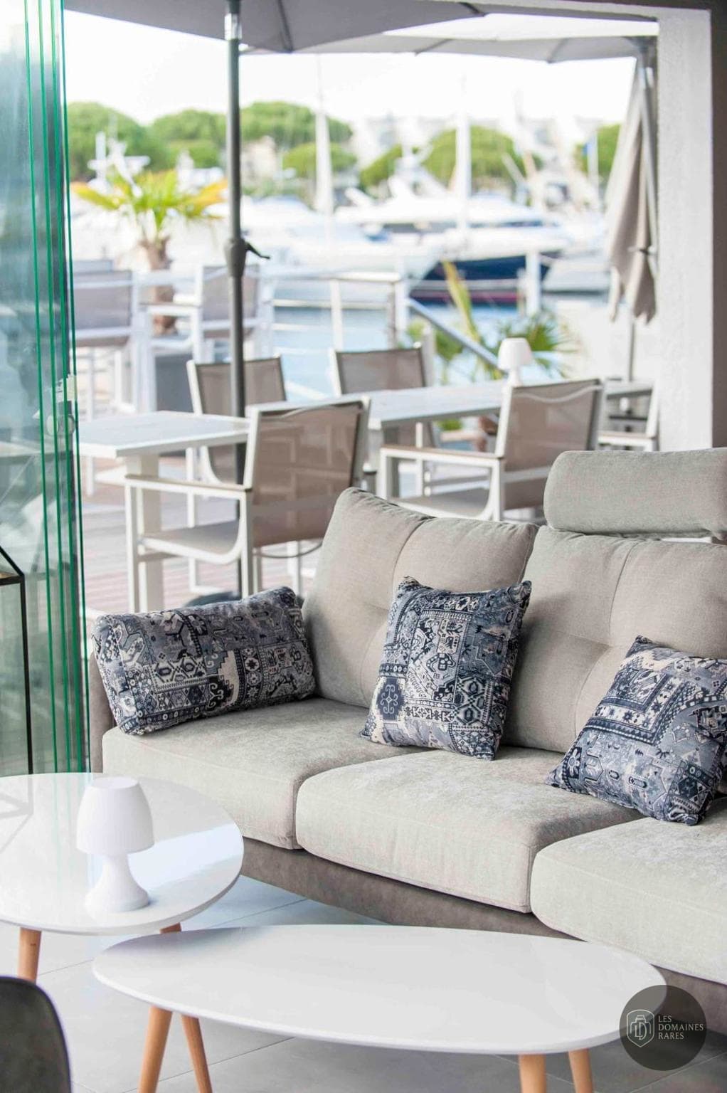 Espace intérieur de l'hôtel Le Spinaker à Le en Occitanie