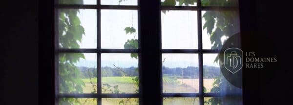 Vue extérieure de l'hôtel Le Top du Roulier à Capendu en Occitanie