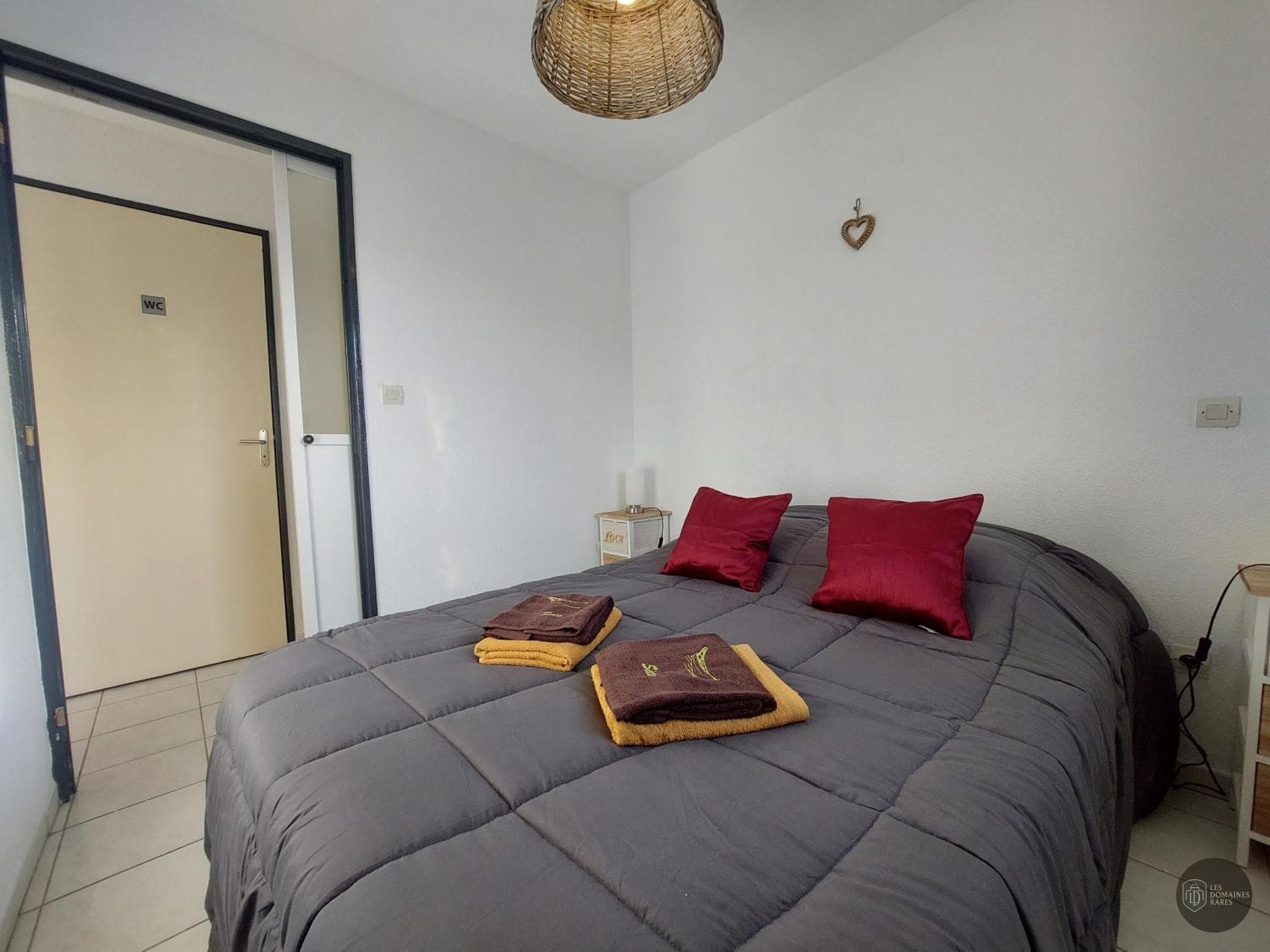 Chambre du lieu Le Totem à Paris en Île-de-France - séminaire paris france coordonnées gps latitude : 48.82958