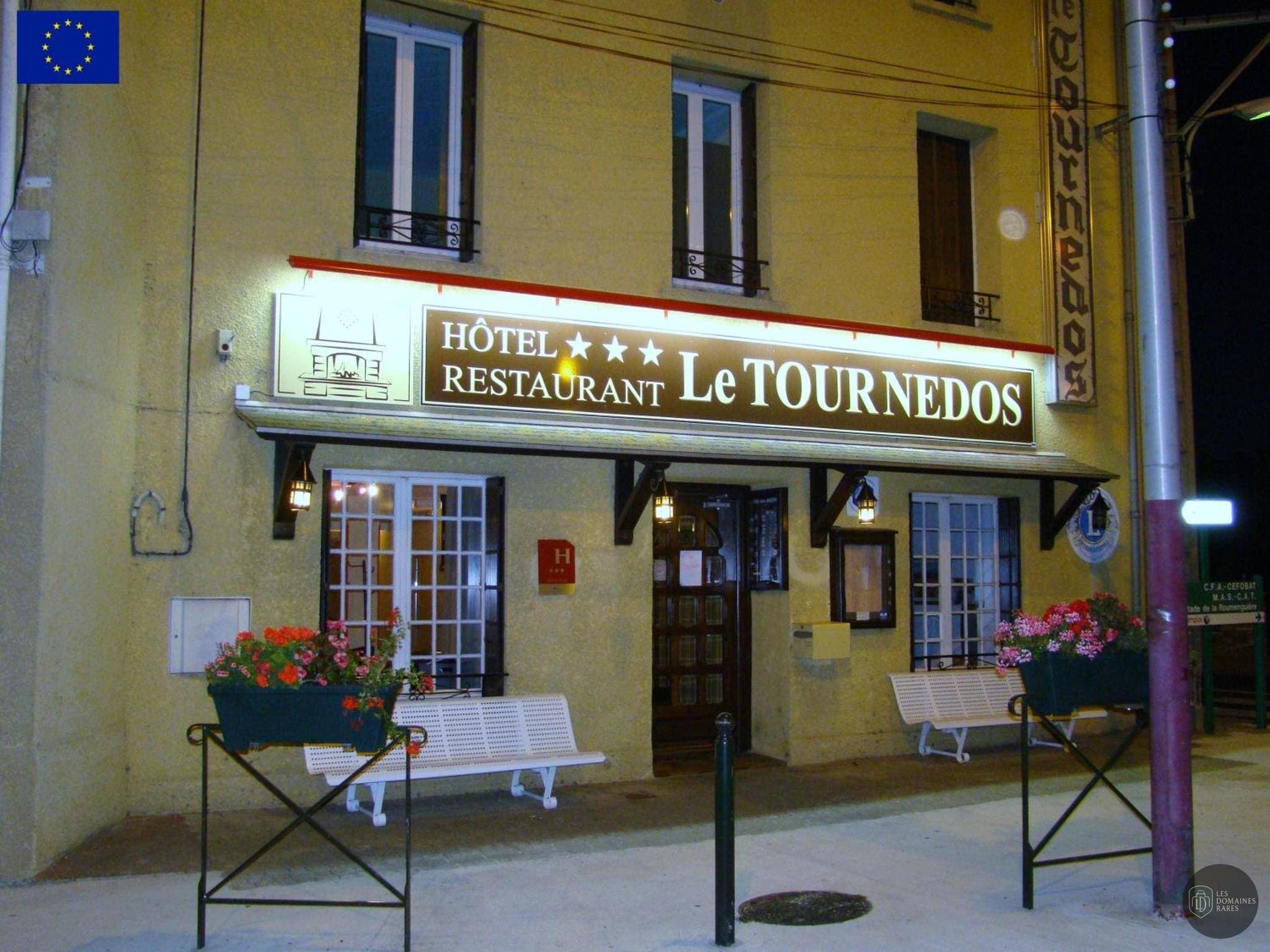 Vue extérieure de l'hôtel Le Tournedos en Occitanie