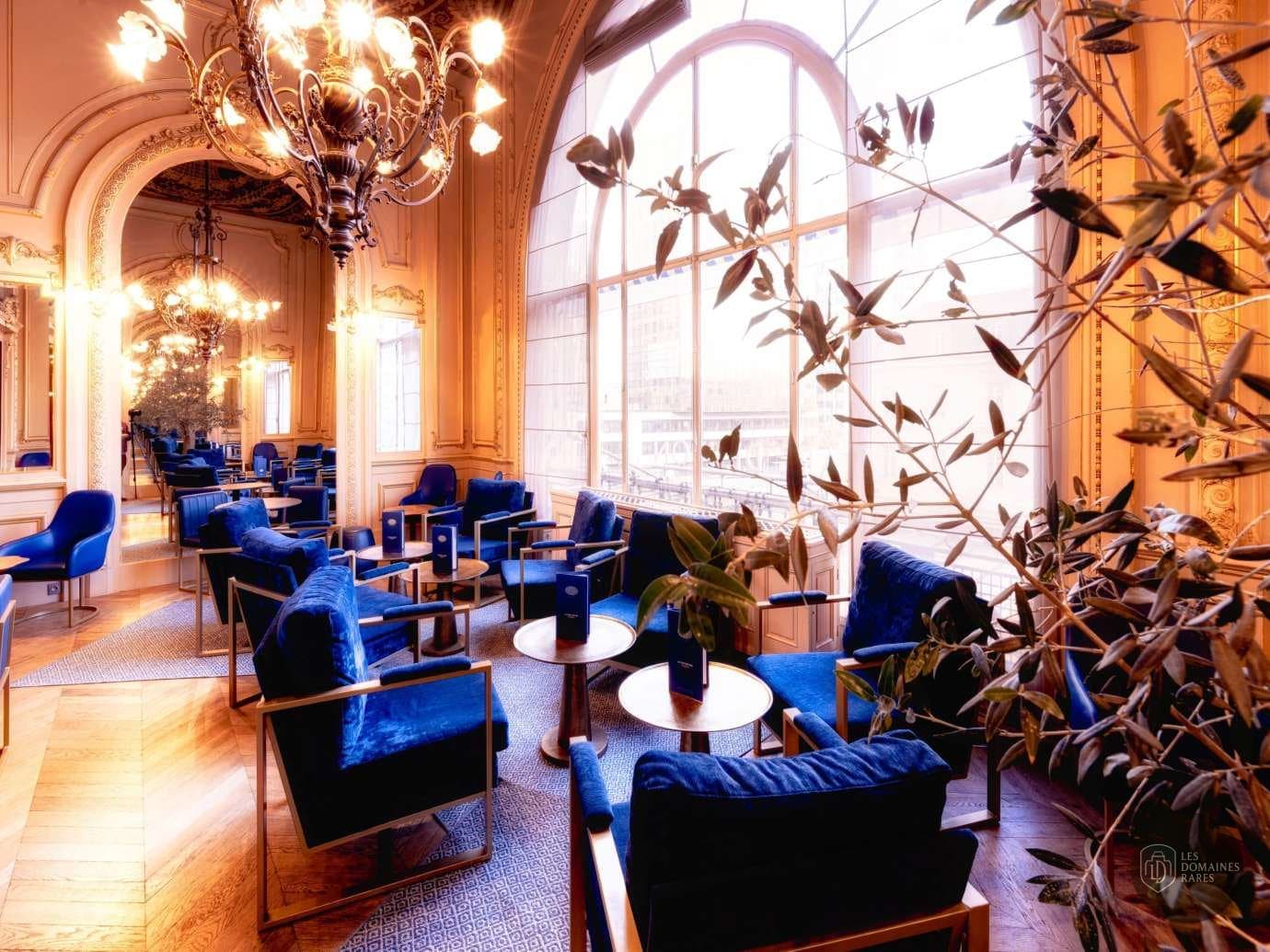 Espace intérieur de l'hôtel Le Train Bleu à Paris en Île-de-France
