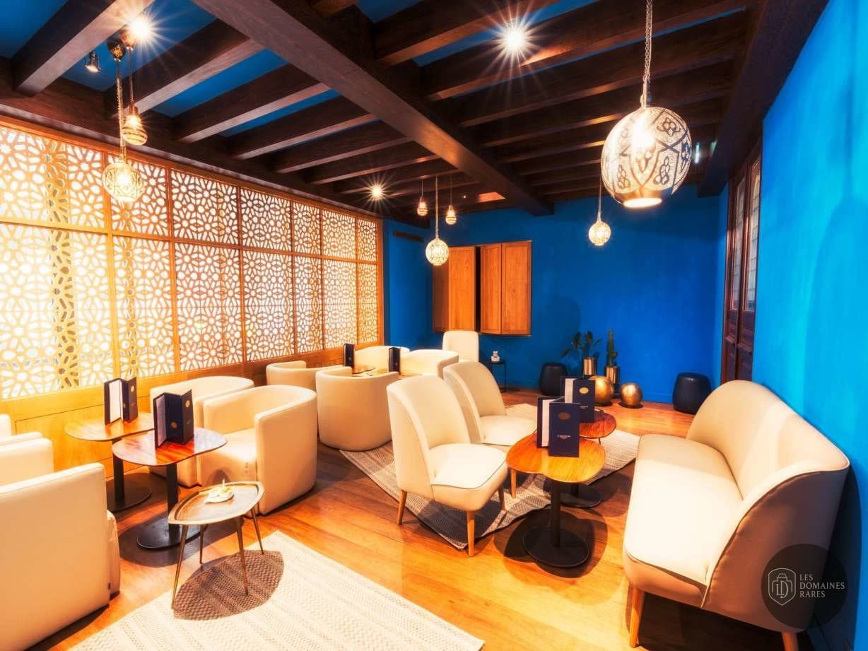 Espace intérieur de l'hôtel Le Train Bleu à Paris en Île-de-France