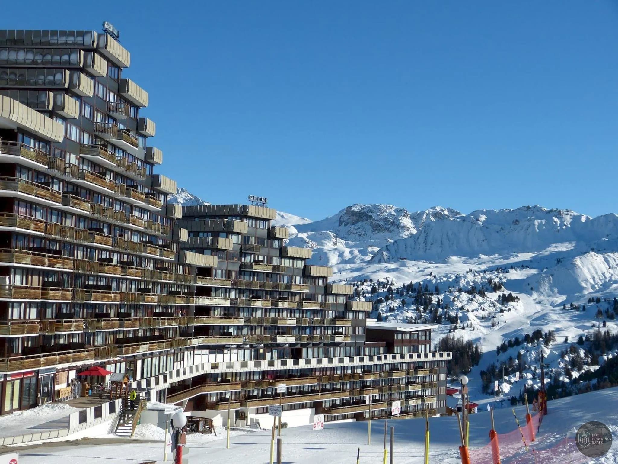 Vue extérieure de l'hôtel Le Vancouver à La en Auvergne-Rhône-Alpes