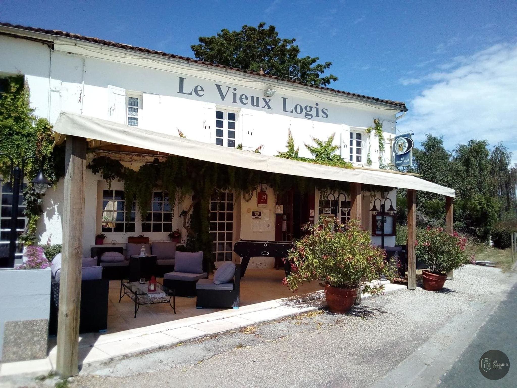Vue extérieure du lieu Le Vieux Logis Clam à Clam en Nouvelle-Aquitaine