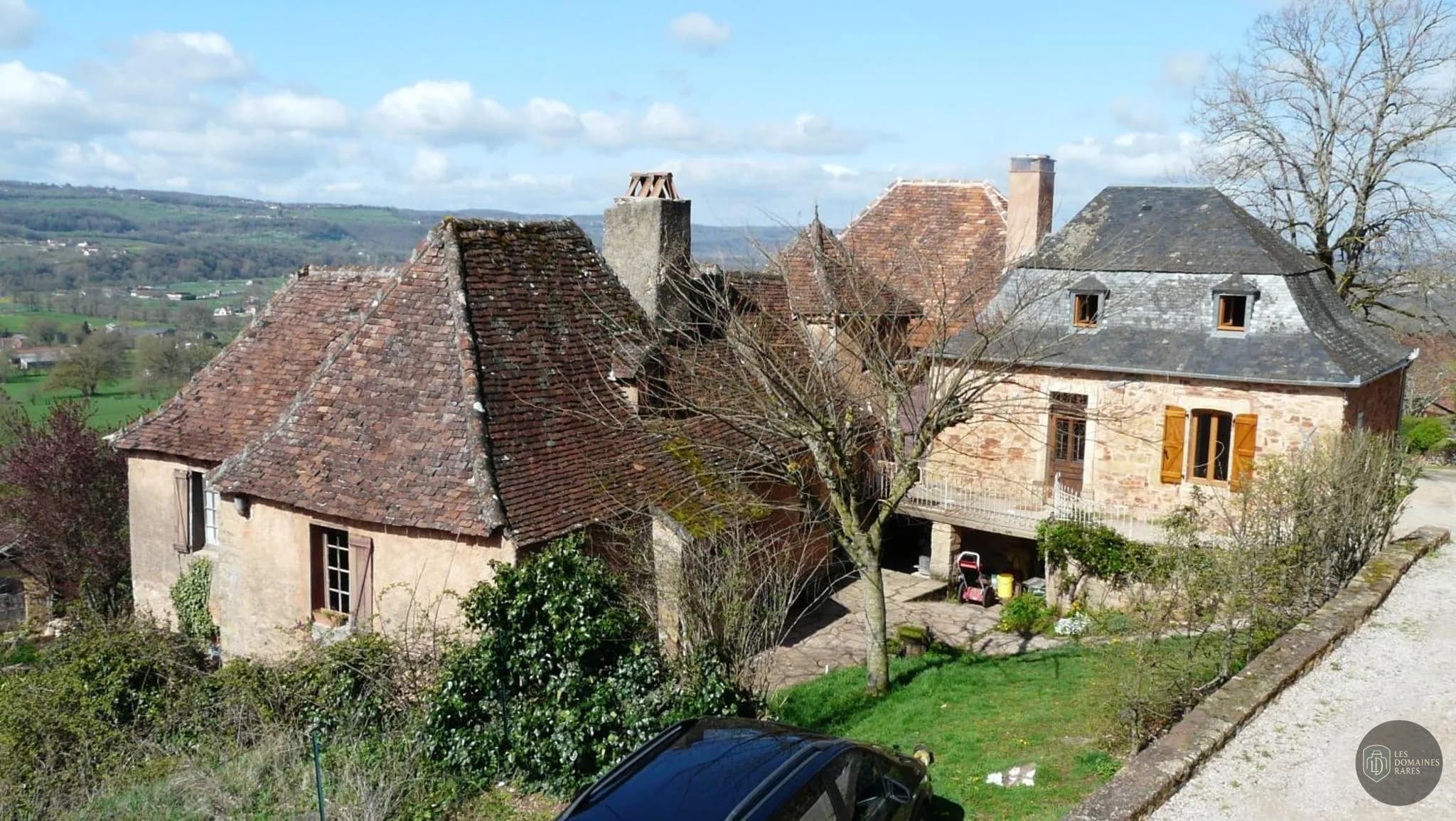Vue extérieure du domaine Le Vieux Pigeonnier à Loubressac en Occitanie