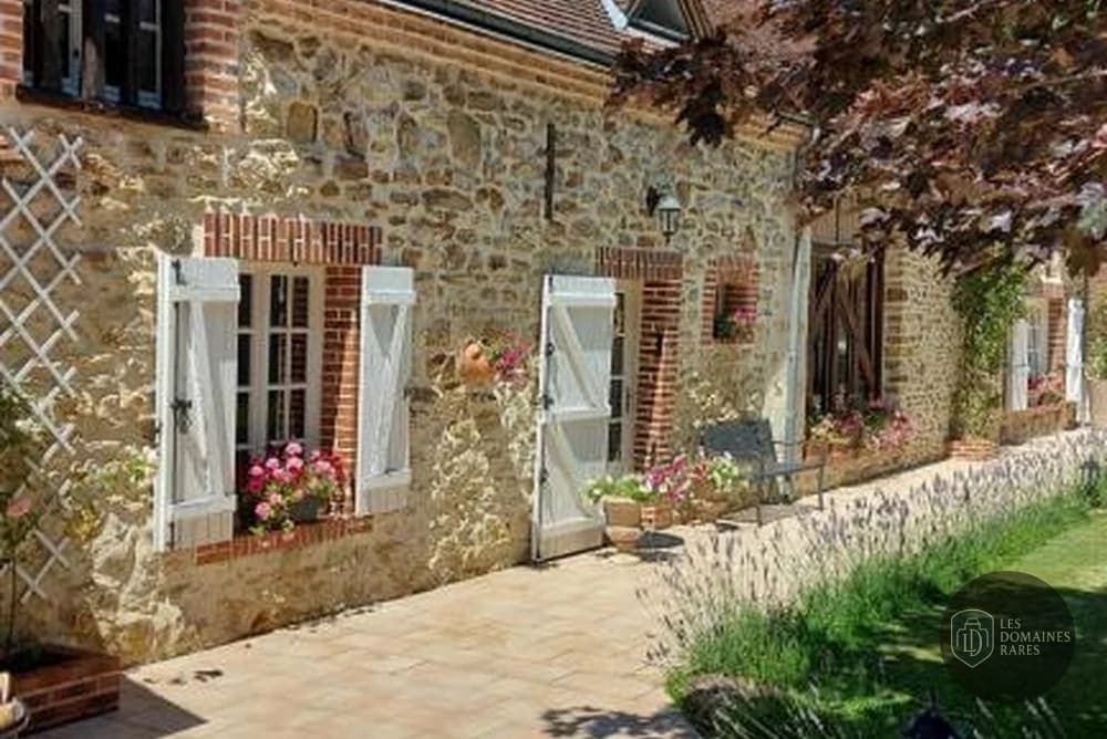 Vue extérieure du domaine Le Vieux Pigeonnier à Loubressac en Occitanie