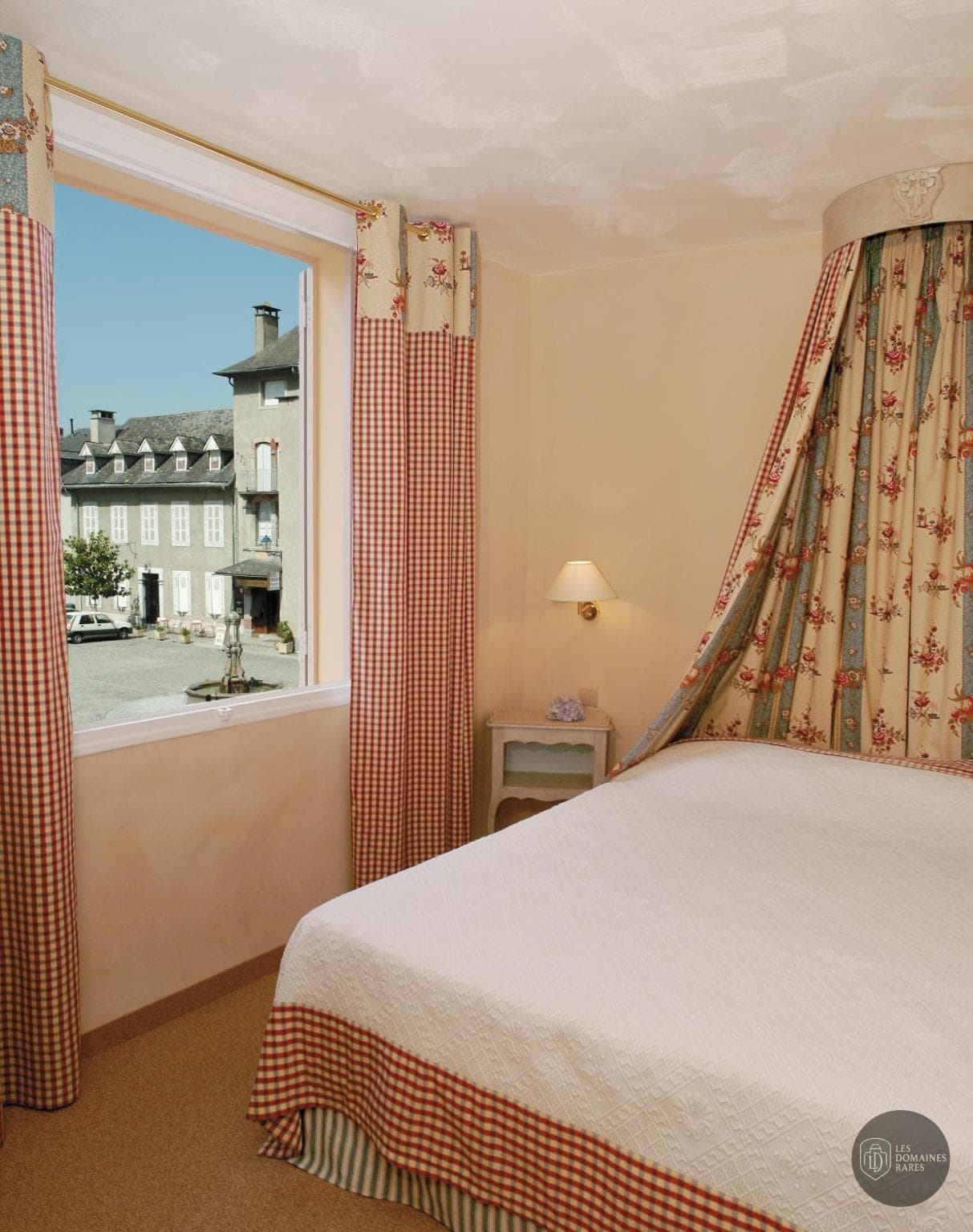 Chambre de l'hôtel Le Viscos en Occitanie