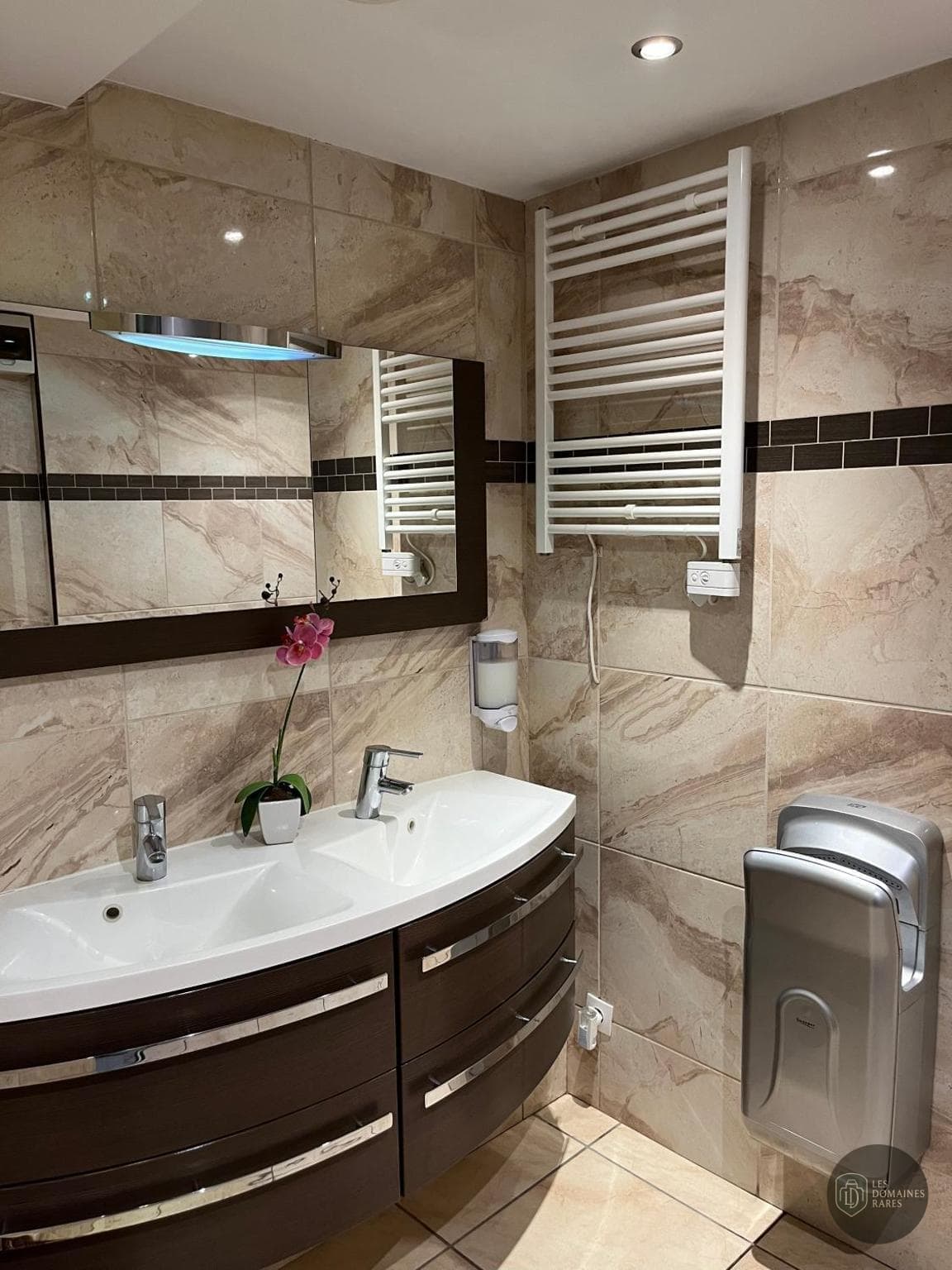 Salle de bain du relais Le relais de la Poste à Pithiviers en Centre-Val de Loire