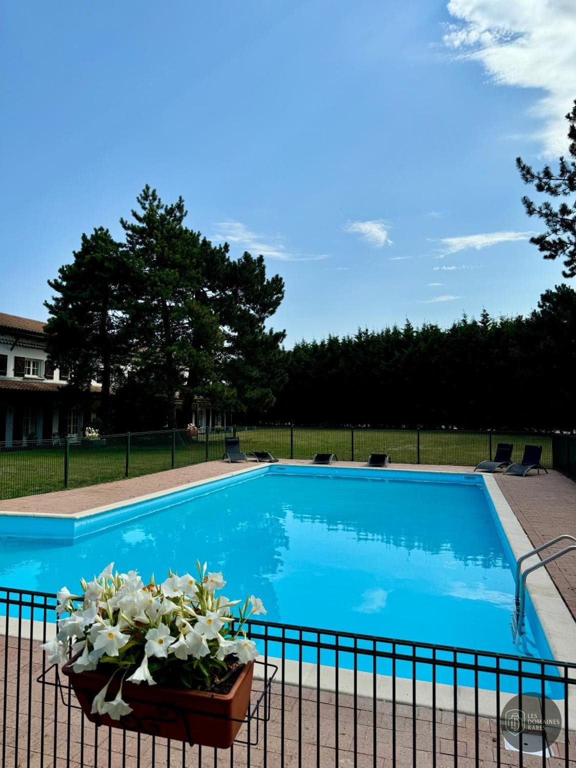 Piscine et activités de l'hôtel Lensotel en Hauts-de-France