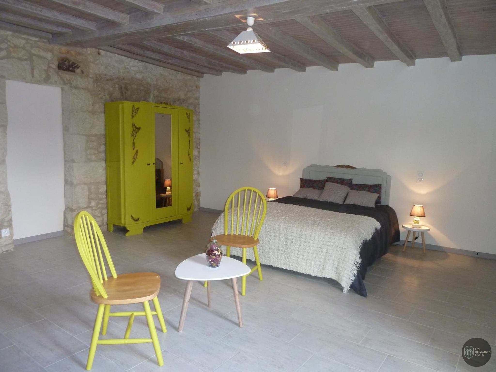 Chambre de l'hôtel Les 4 Petits Cochons à Toulouse en Occitanie