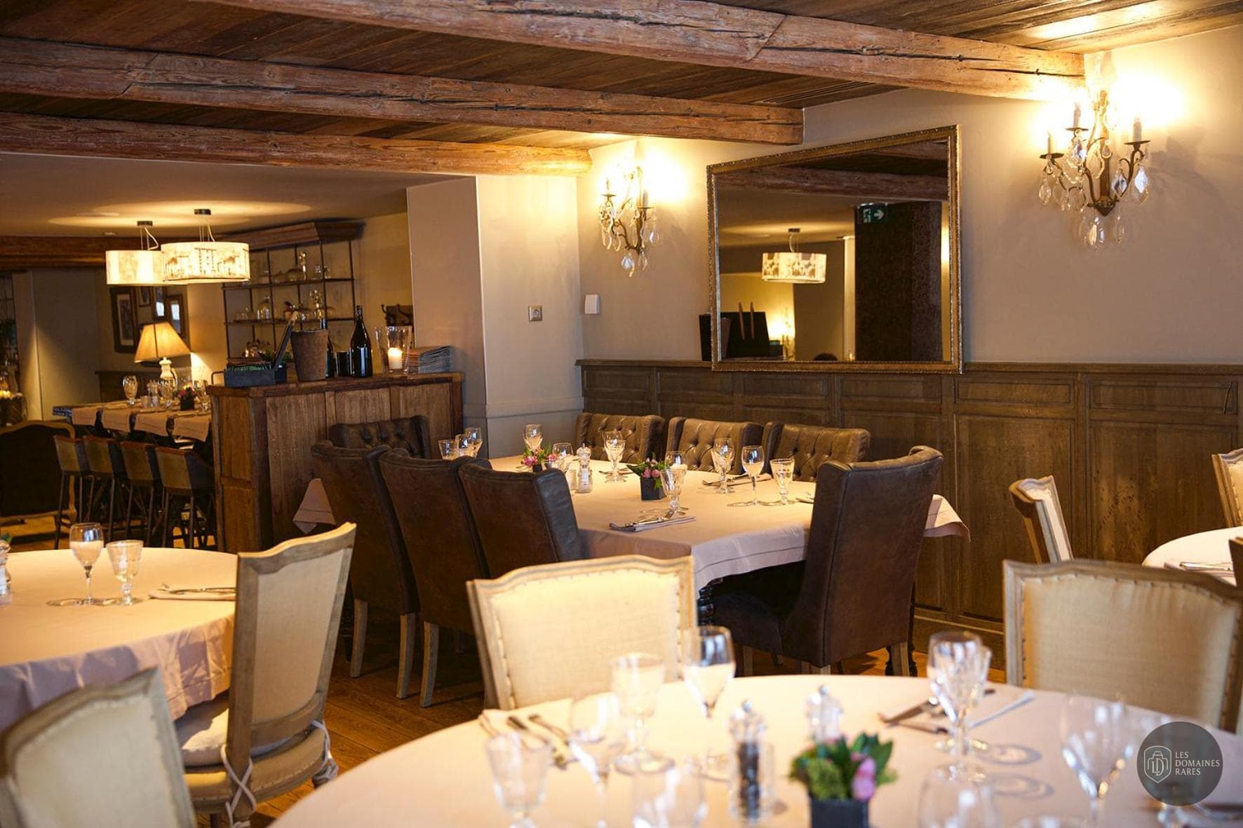 Vue extérieure de l'hôtel Les 5 Frères à Val en Auvergne-Rhône-Alpes