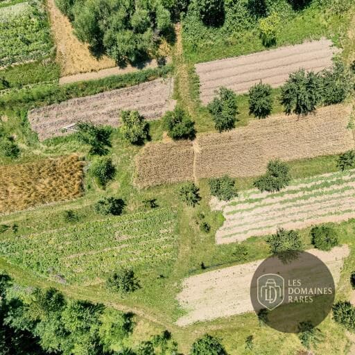 Vue extérieure du centre de séminaires Les Amanins en Auvergne-Rhône-Alpes