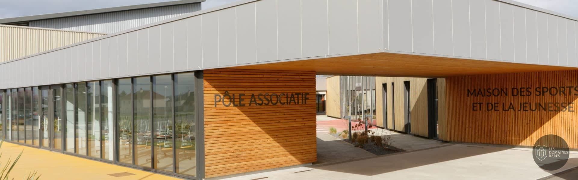 Vue extérieure du centre culturel Les Angenoises à Bonchamp-les-laval en Pays de la Loire