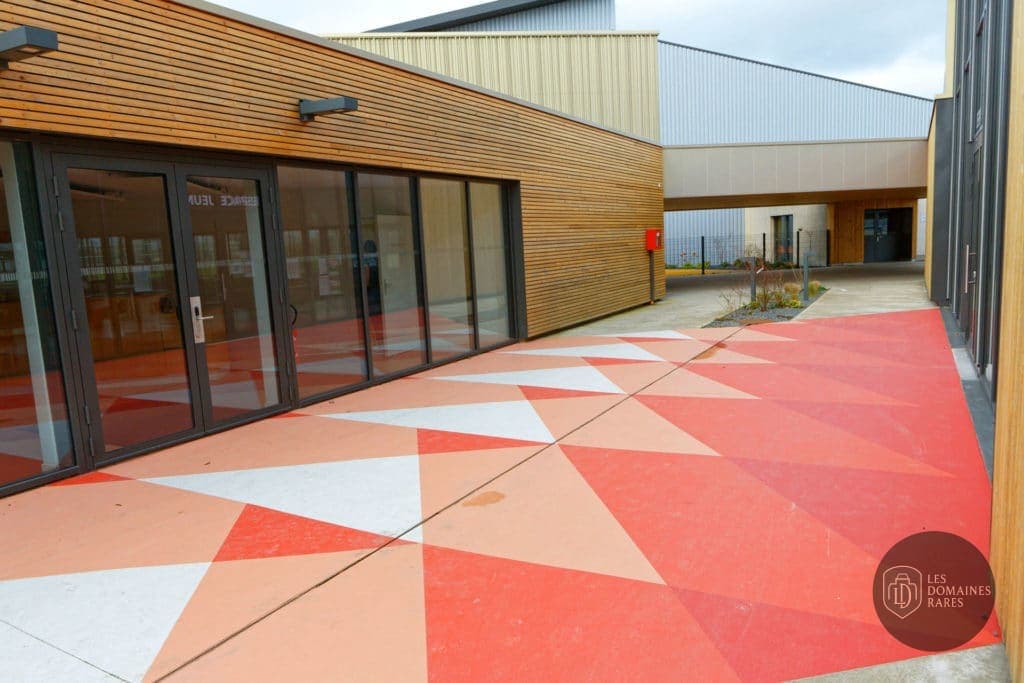 Vue extérieure du centre culturel Les Angenoises à Bonchamp-les-laval en Pays de la Loire