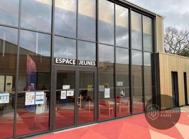 Vue extérieure du centre culturel Les Angenoises à Bonchamp-les-laval en Pays de la Loire