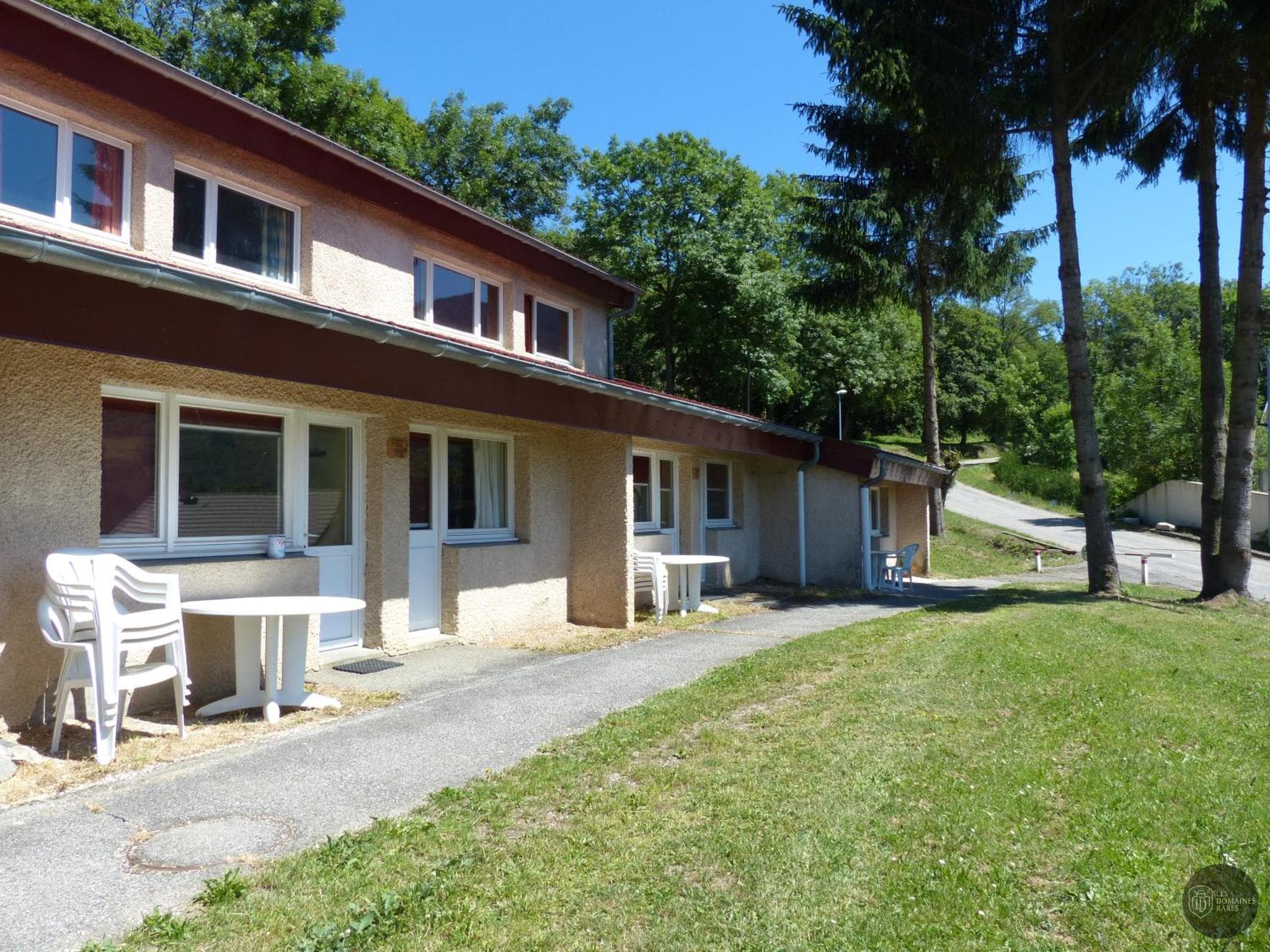 Vue extérieure de l'hôtel Les Aveilles à La en Auvergne-Rhône-Alpes