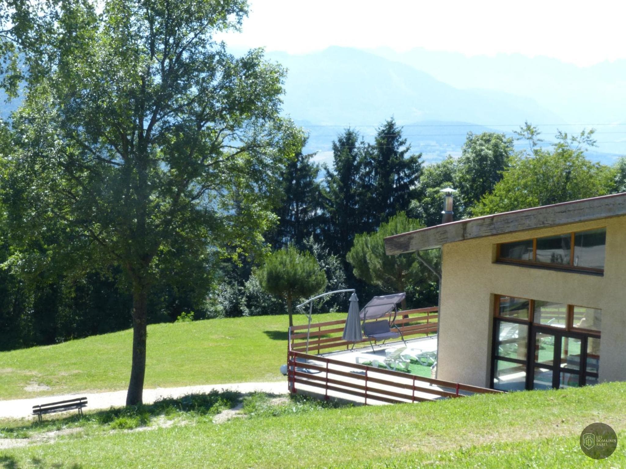 Vue extérieure de l'hôtel Les Aveilles à La en Auvergne-Rhône-Alpes