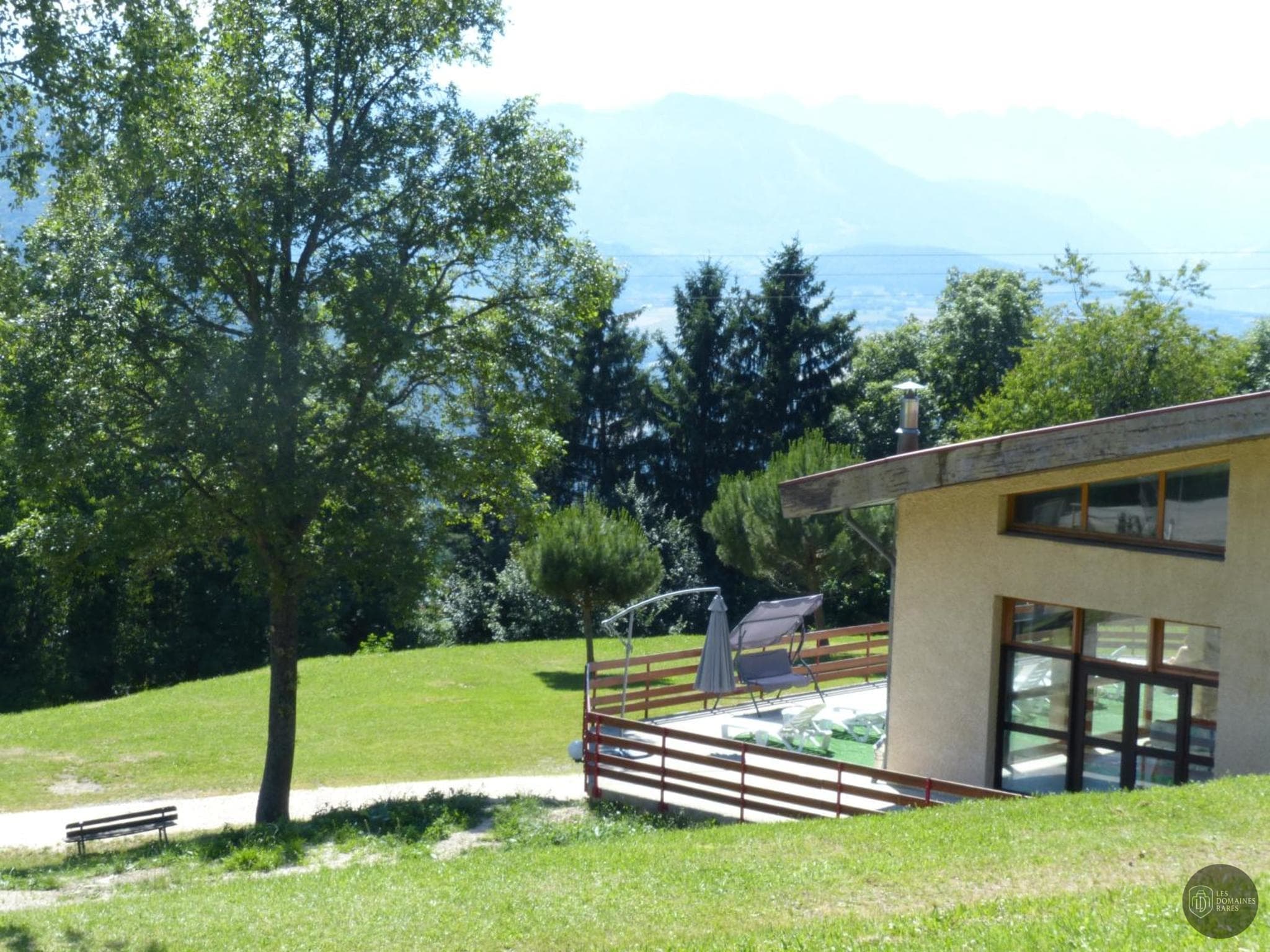 Vue extérieure de l'hôtel Les Aveilles à La en Auvergne-Rhône-Alpes