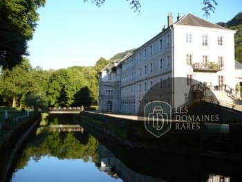 Vue extérieure de l'hôtel Les Bains de Guillon en Bourgogne-Franche-Comté