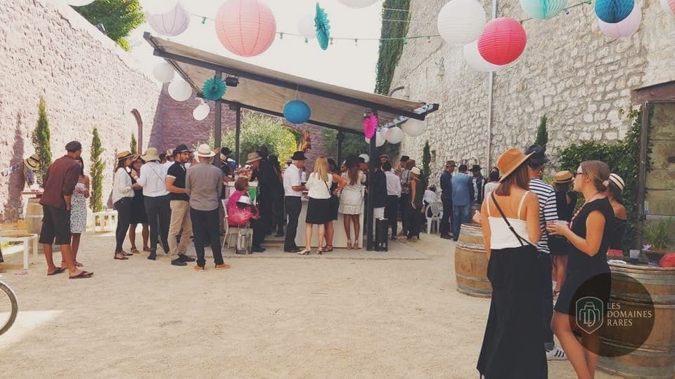 Réception en extérieur avec bar