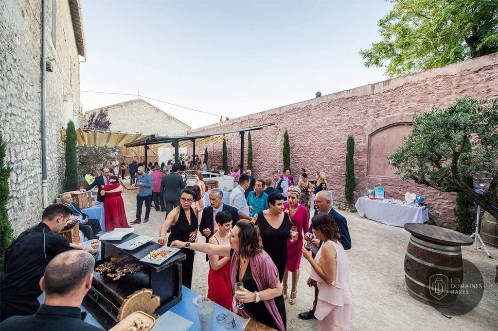 Patio extérieur avec réception et barbecue