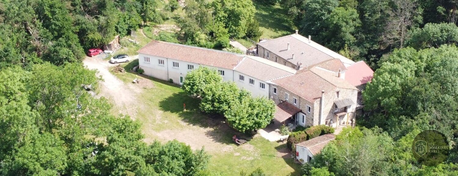 Vue extérieure du domaine Les Blaches en Auvergne-Rhône-Alpes