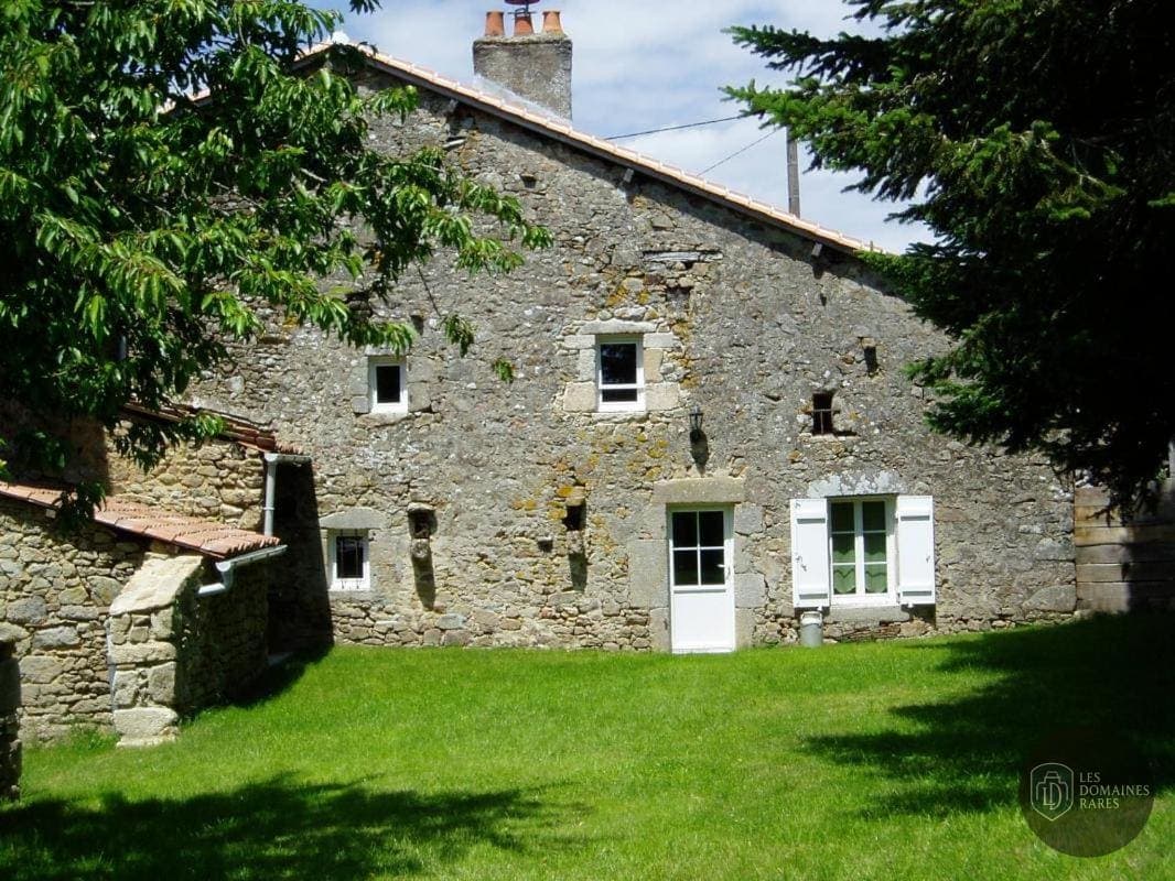 Vue extérieure du lieu Les Bonnes Joies à Lainville en Île-de-France