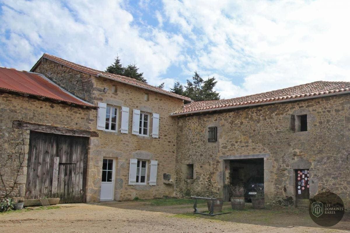 Vue extérieure du lieu Les Bonnes Joies à Lainville en Île-de-France