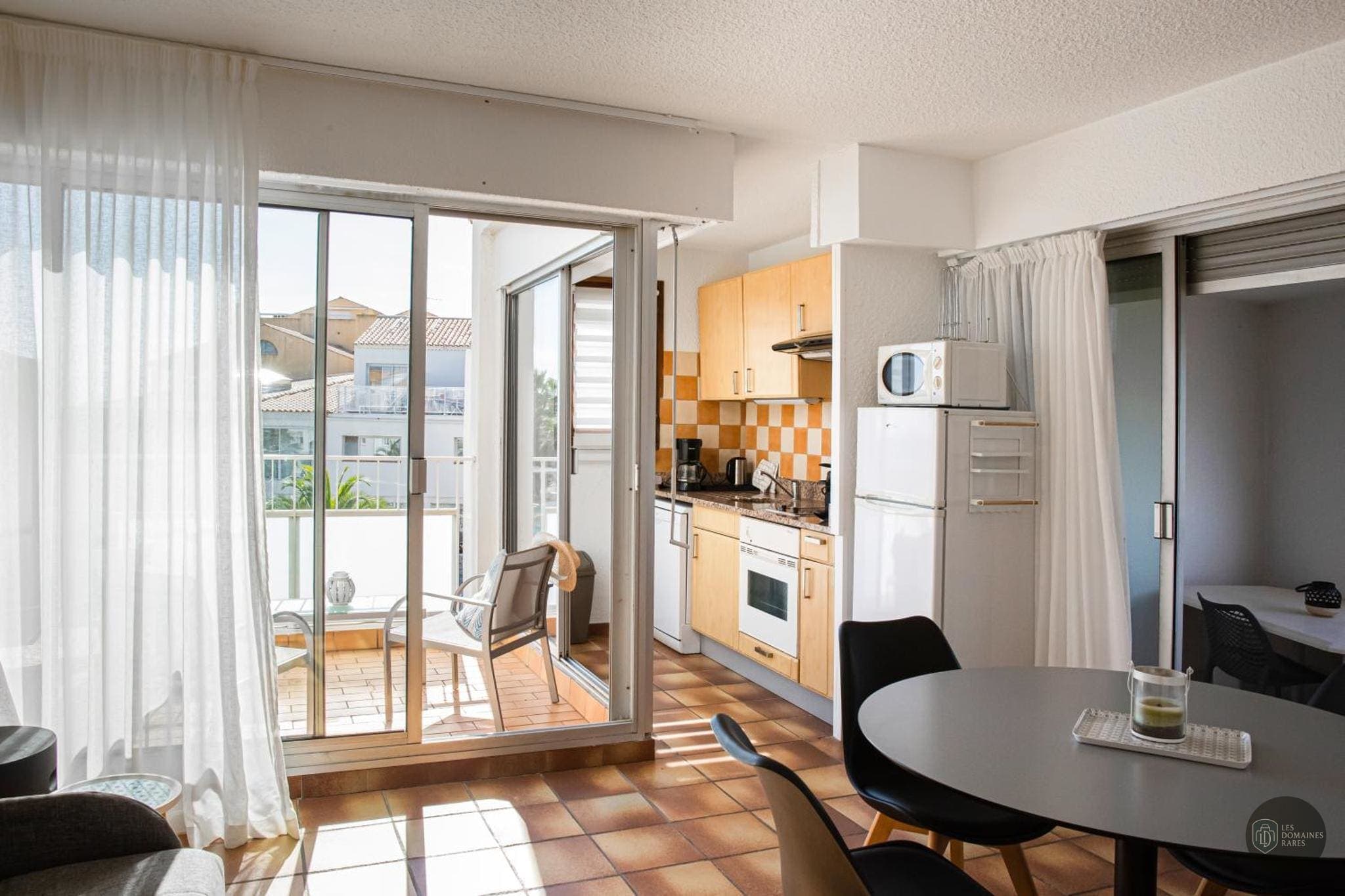 Vue extérieure de l'hôtel Les Bulles de Mer à Canet en Occitanie