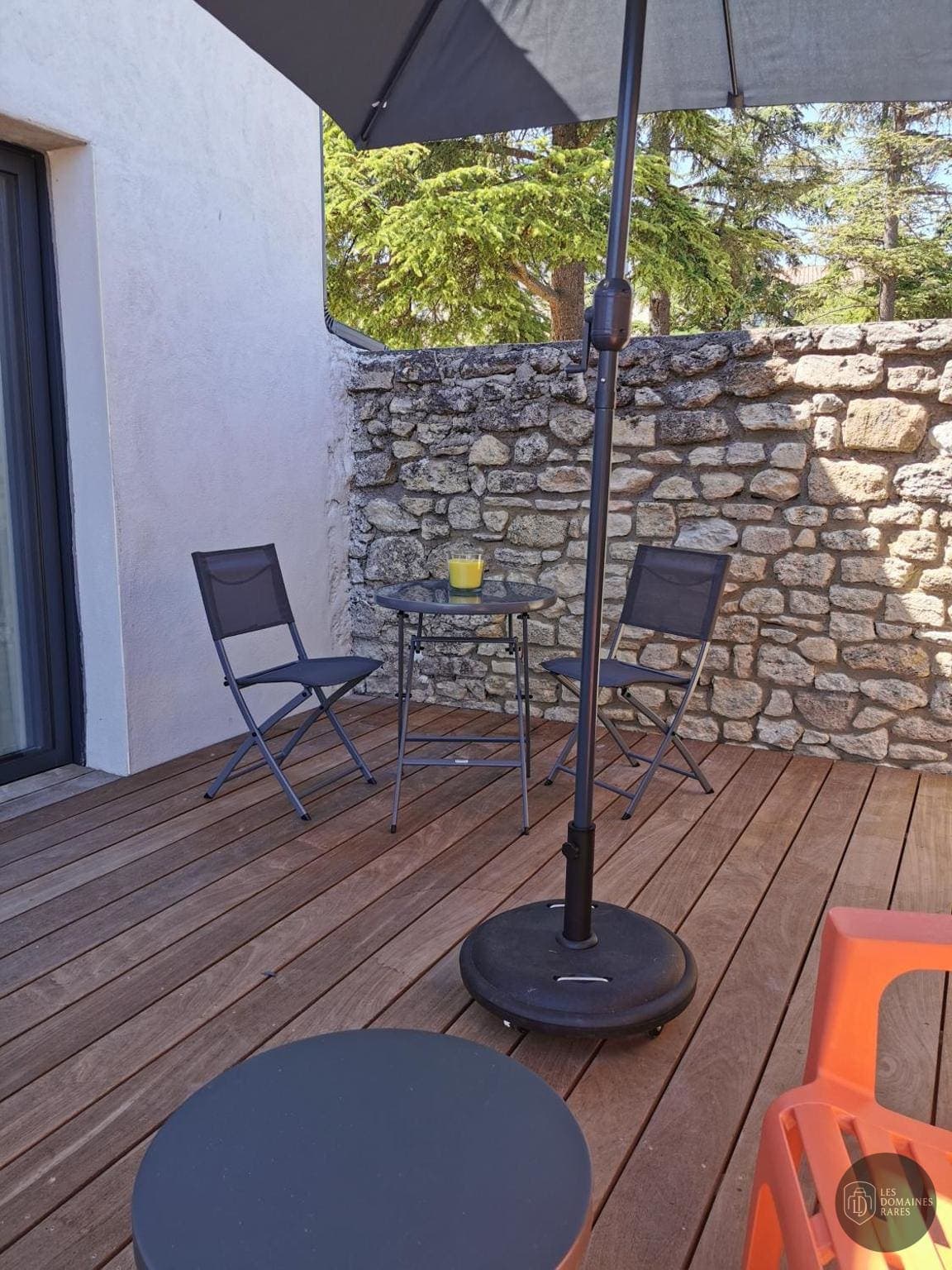 Vue extérieure de l'hôtel Les Cèdres à Saint en Auvergne-Rhône-Alpes
