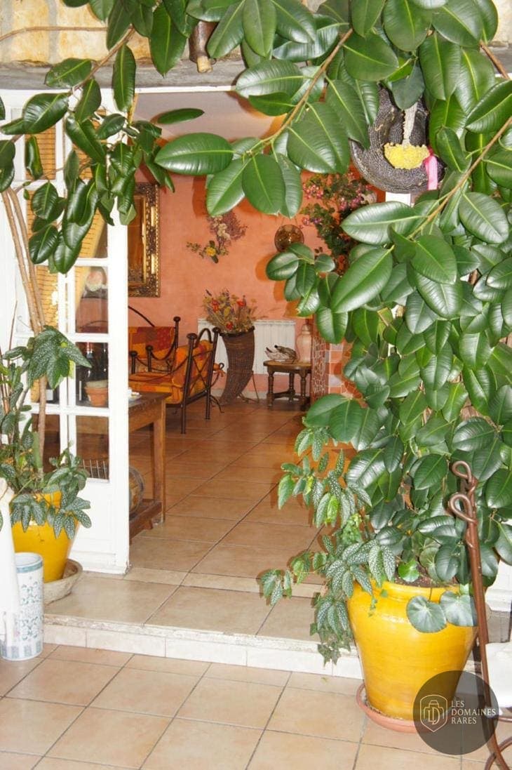 Vue extérieure de l'hôtel Les Cavalets à Bauduen en Provence-Alpes-Côte d'Azur