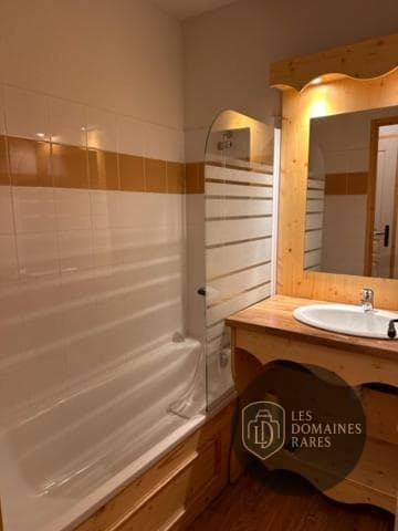 Salle de bain de l'hôtel Les Clarines en Auvergne-Rhône-Alpes