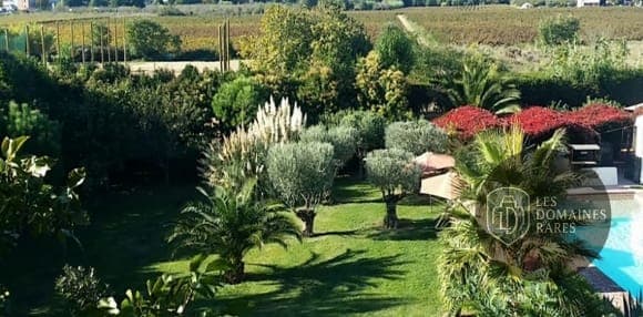Vue extérieure du domaine Les Coquilloux en Occitanie