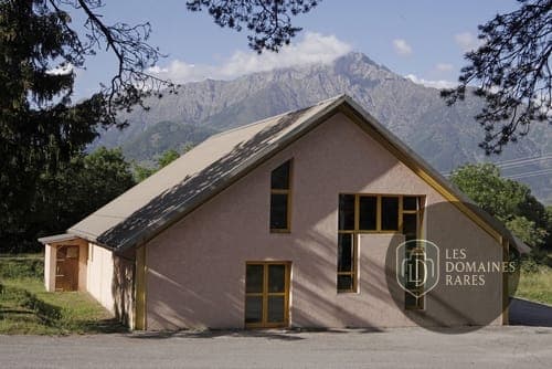 Vue extérieure de l'hôtel Les Diguières à Grenoble en Auvergne-Rhône-Alpes