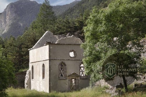Vue extérieure de l'hôtel Les Diguières à Grenoble en Auvergne-Rhône-Alpes