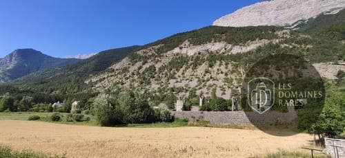 Vue extérieure de l'hôtel Les Diguières à Grenoble en Auvergne-Rhône-Alpes