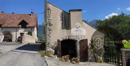 Vue extérieure de l'hôtel Les Diguières à Grenoble en Auvergne-Rhône-Alpes