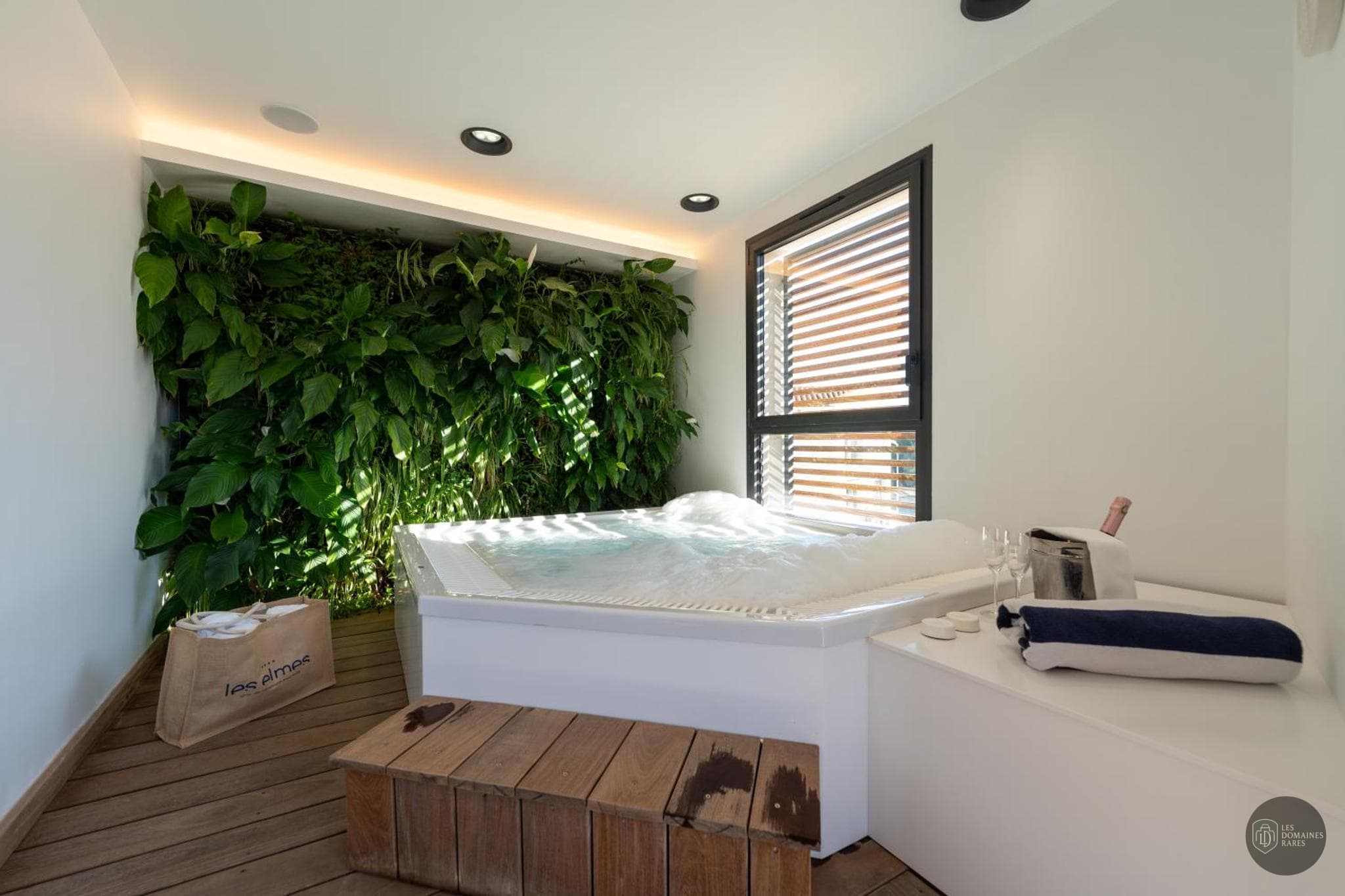 Chambre de l'hôtel Les Elmes, Hôtel et Spa en Occitanie