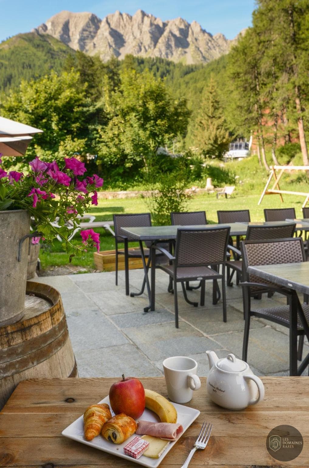Vue extérieure de l'hôtel Les Escondus à Vars en Provence-Alpes-Côte d'Azur