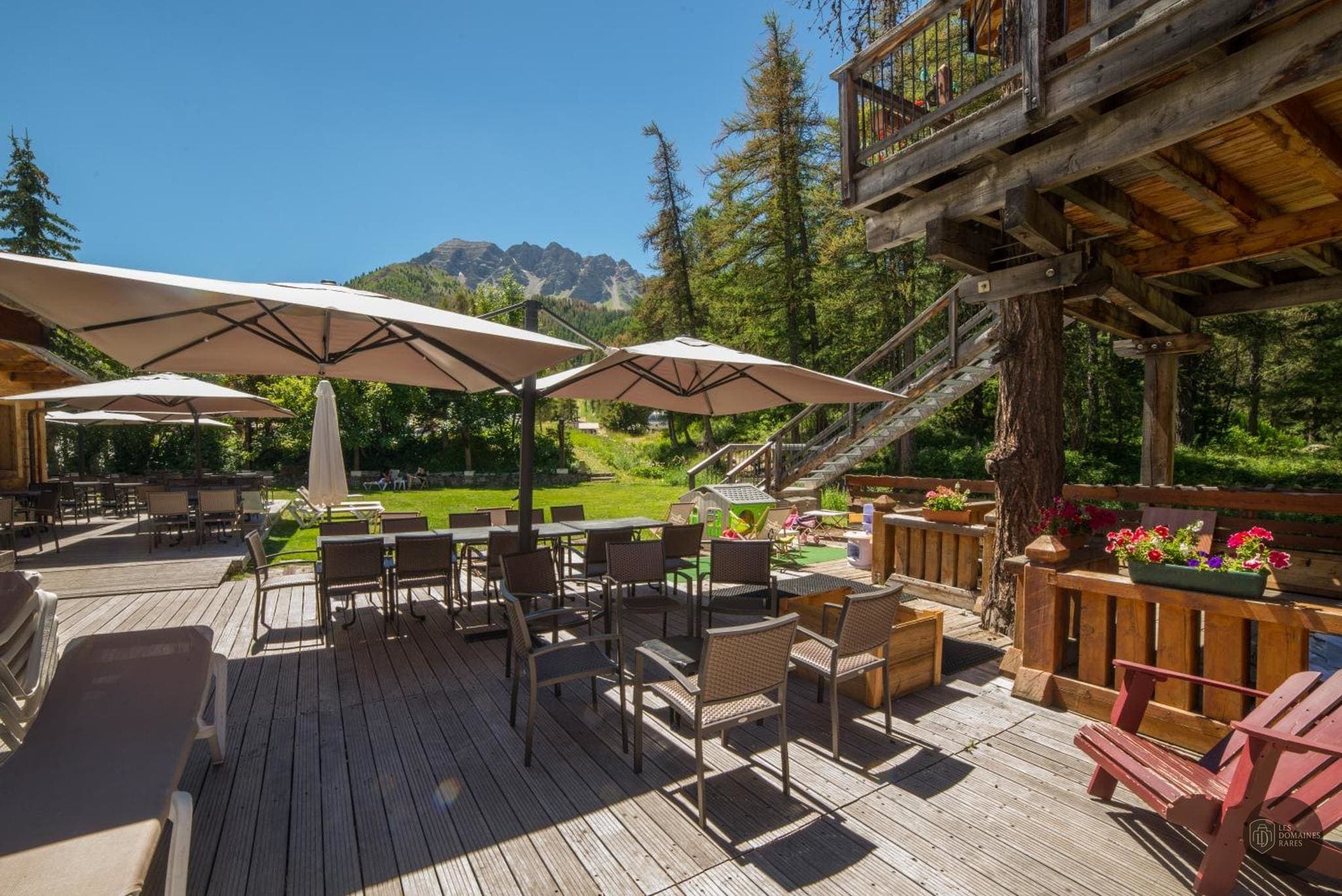 Vue extérieure de l'hôtel Les Escondus à Vars en Provence-Alpes-Côte d'Azur