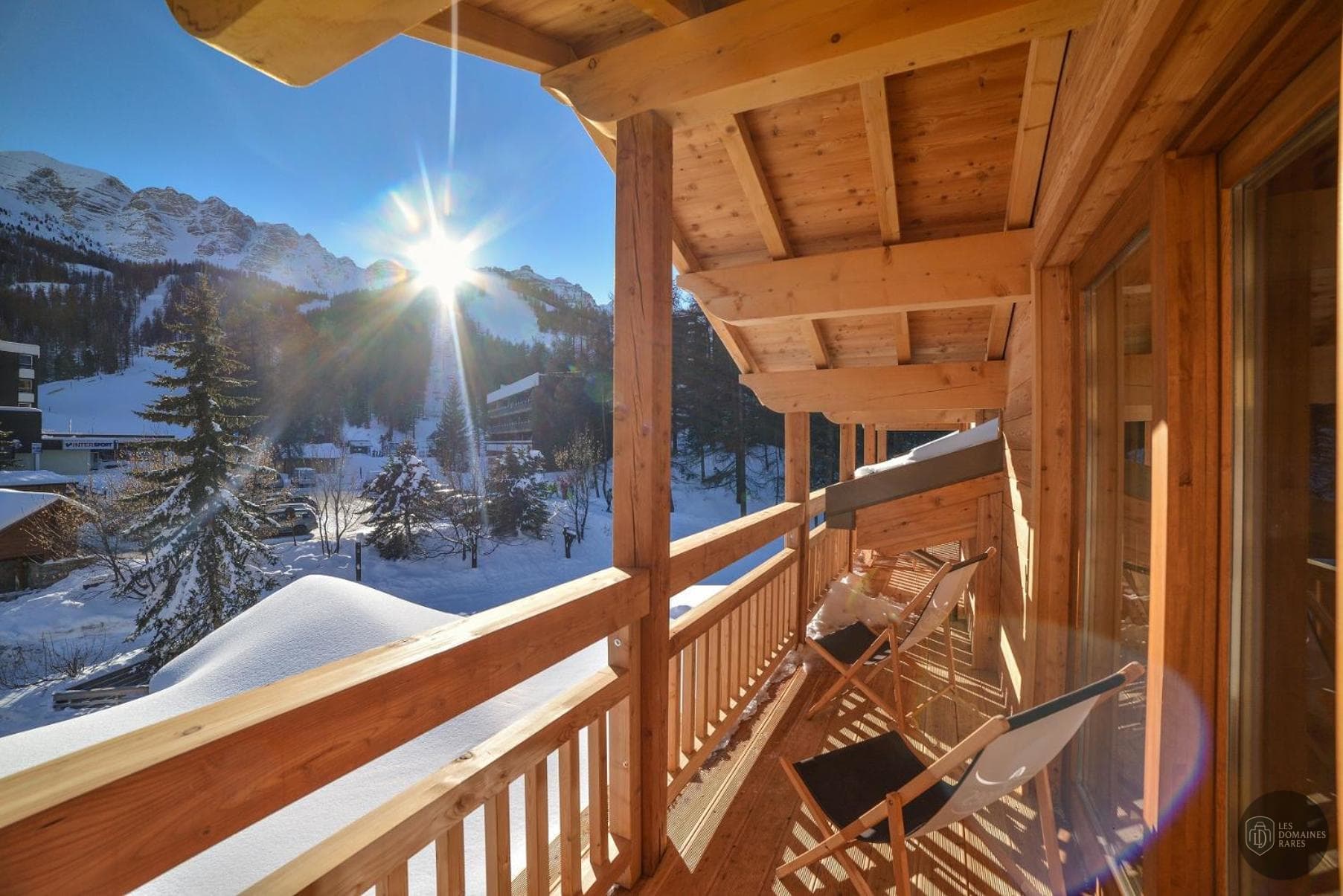 Vue extérieure de l'hôtel Les Escondus à Vars en Provence-Alpes-Côte d'Azur
