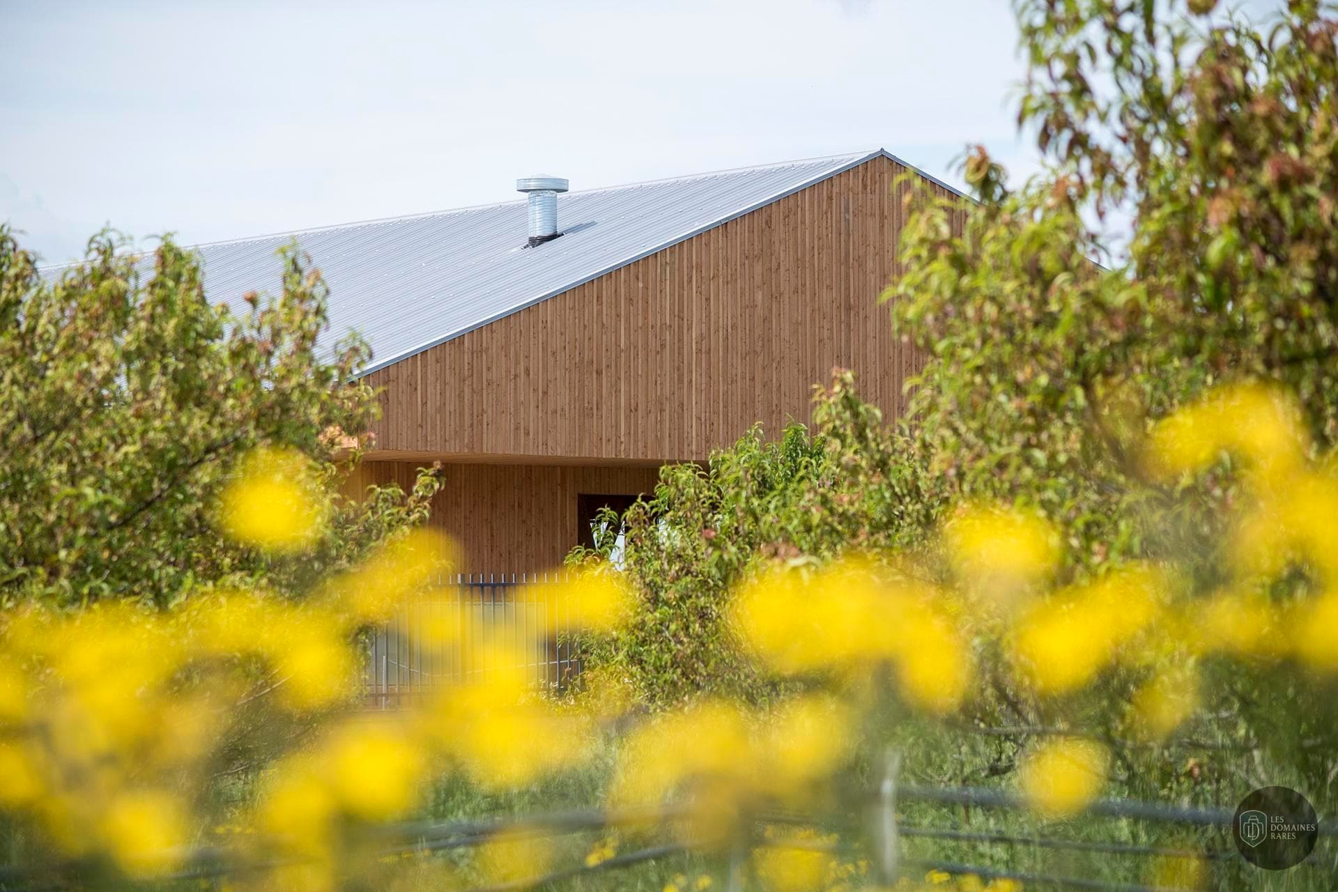 Vue extérieure du domaine Les Halles du Verger en Occitanie