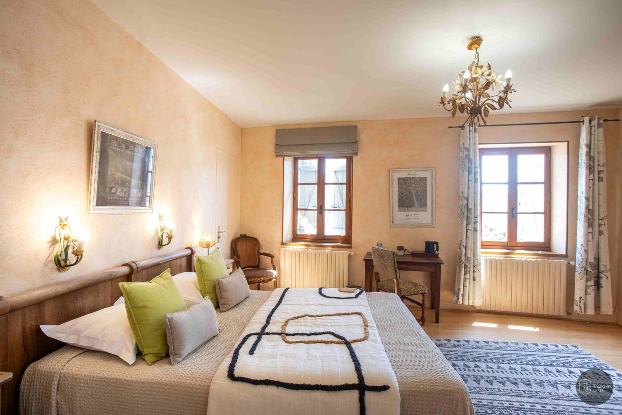 Chambre de l'hôtel Les Hospitaliers à Le en Auvergne-Rhône-Alpes - séminaire le poët-célard