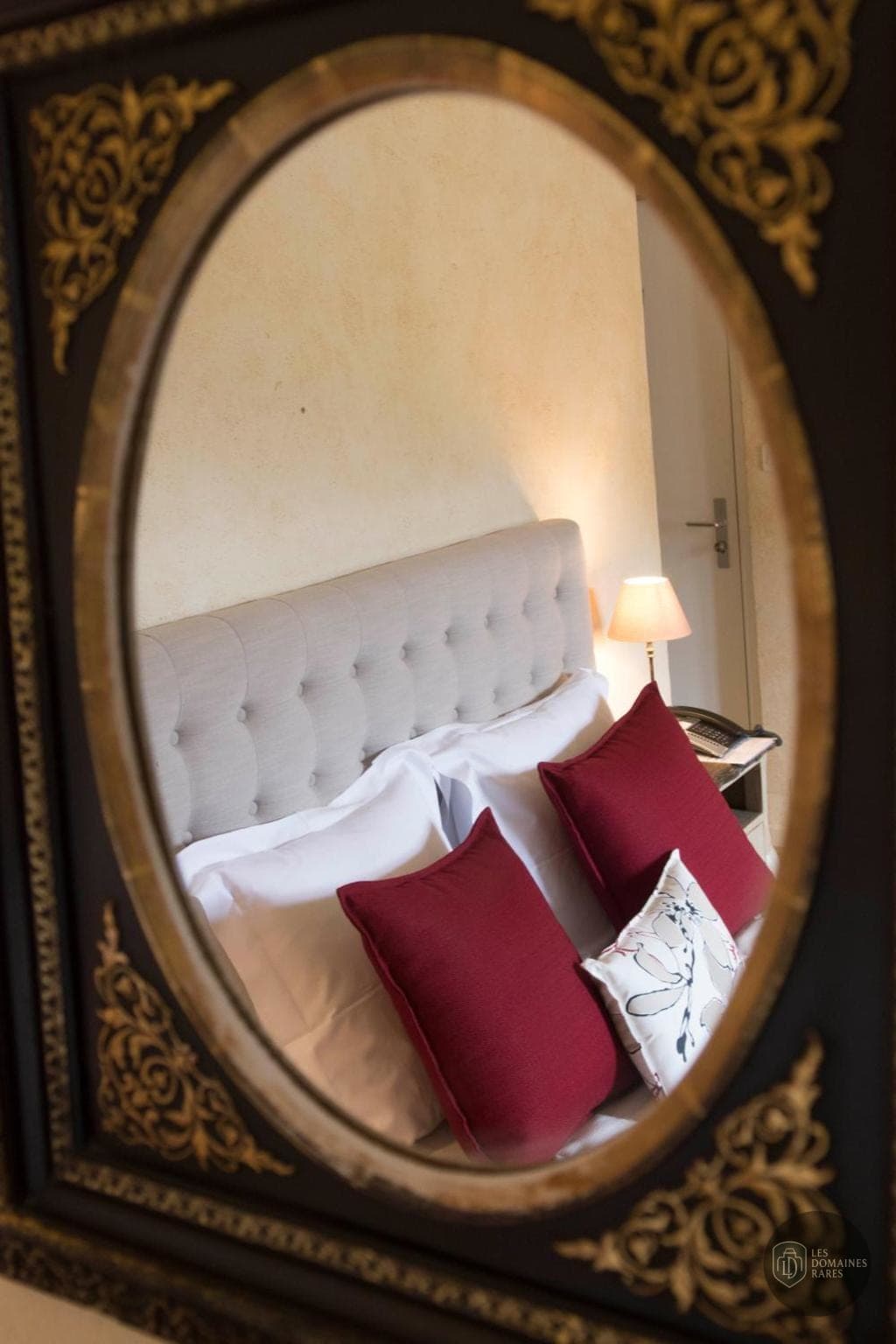 Espace intérieur de l'hôtel Les Hospitaliers à Le en Auvergne-Rhône-Alpes