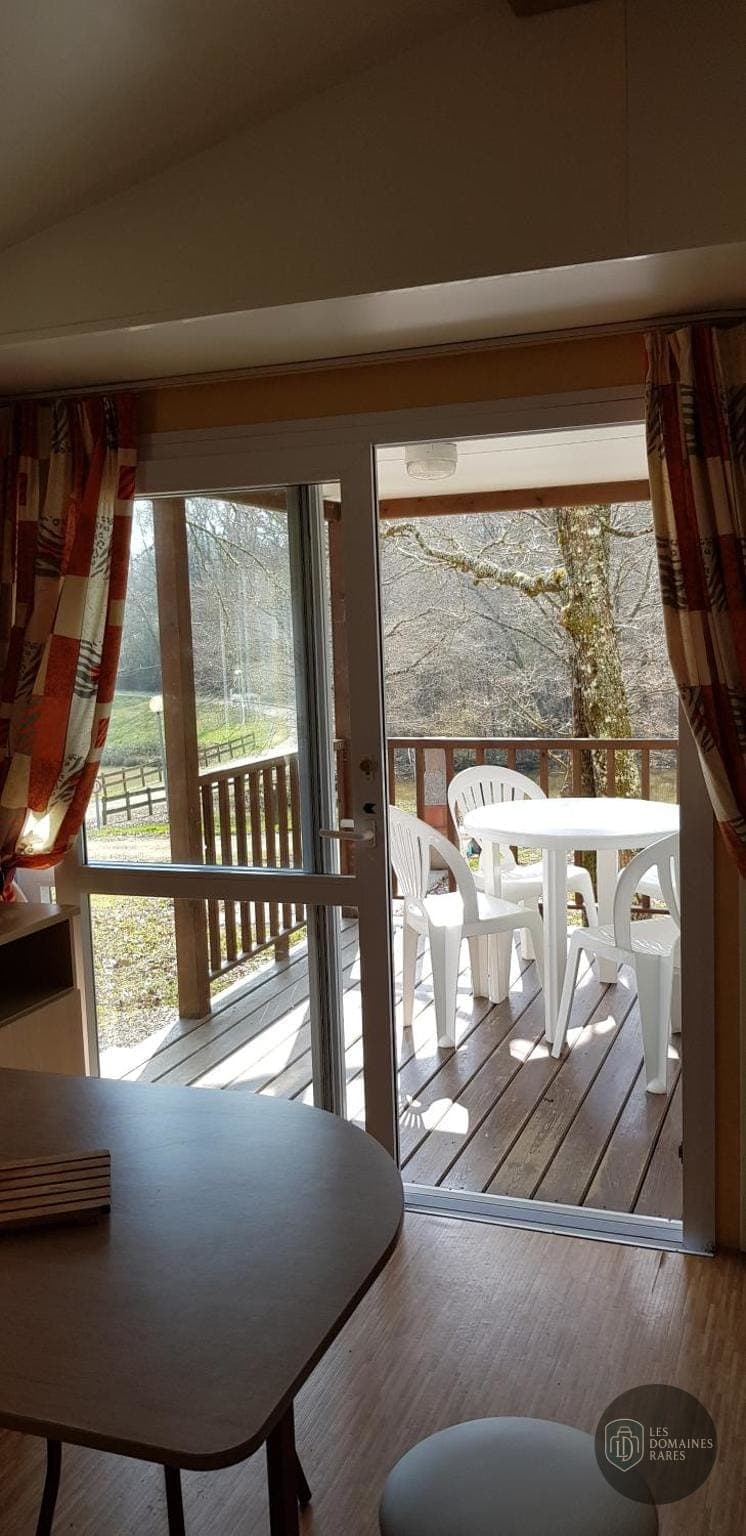 Vue extérieure de l'hôtel Les Lacs d’Armagnac en Occitanie