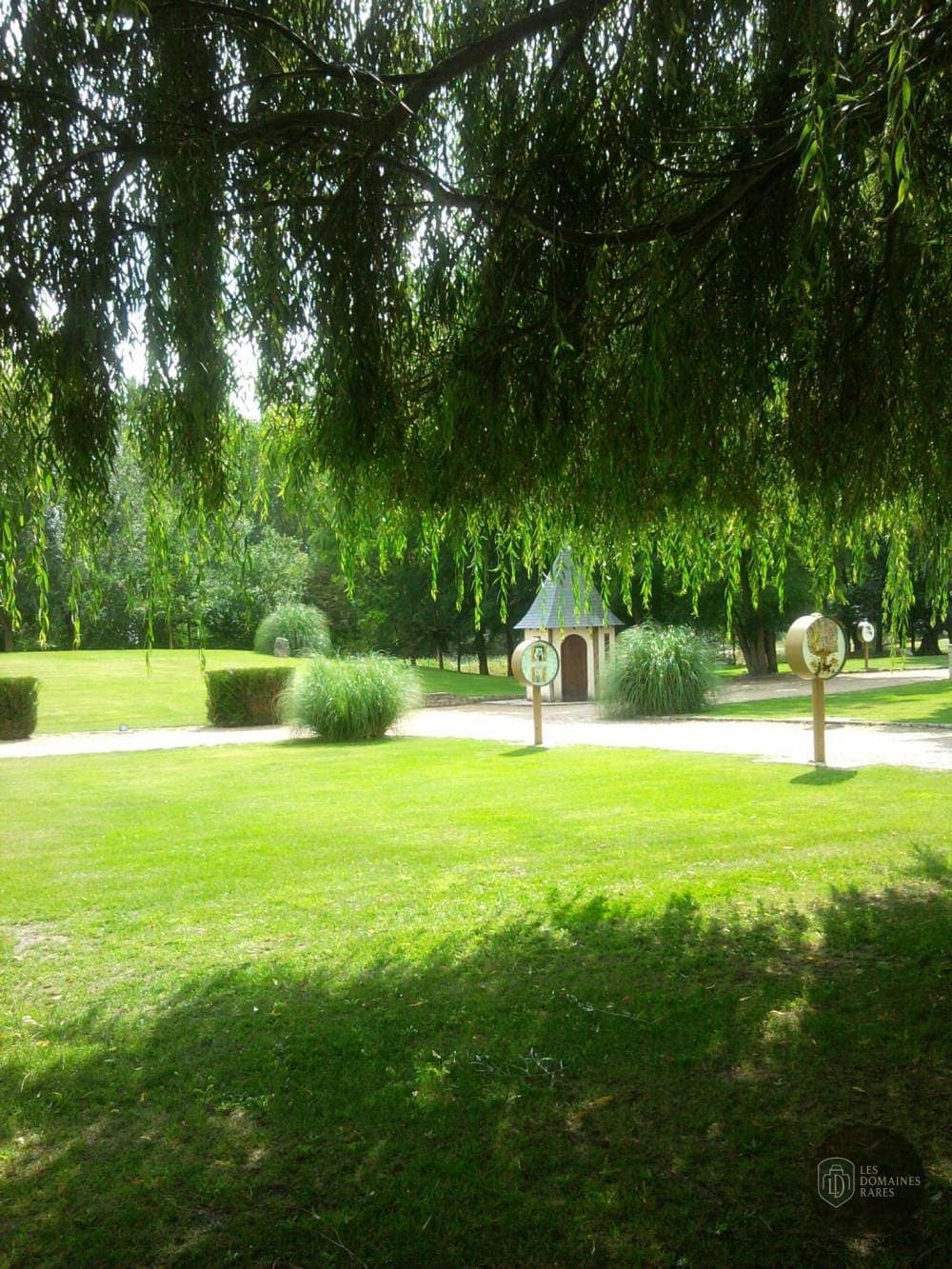 Vue extérieure du château Les Laurières en Centre-Val de Loire